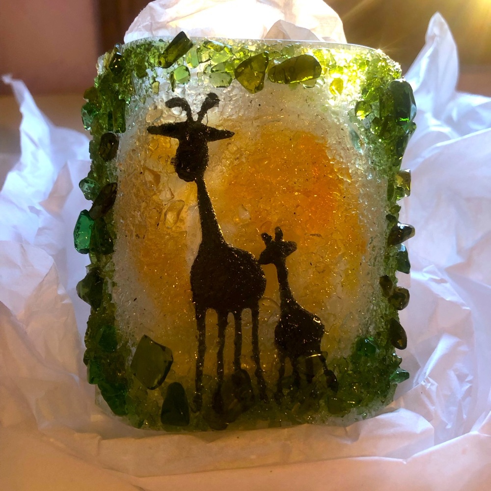 Giraffe recycled glass “night” light - Picture 2 of 3